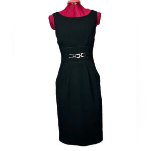 Le Chateau fitted sleeveless scoop neck v-back pockets skirt pleats satin piping